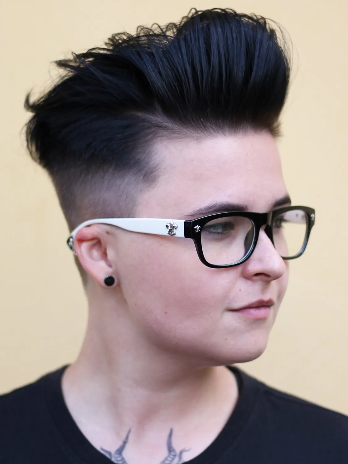 женская стрижка андеркат с высоким квиффом